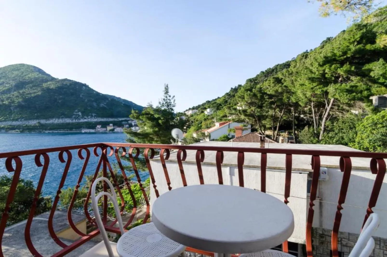 Guest House Sobra 38 - Double Room  with Garden View  3-Terrasbalkon