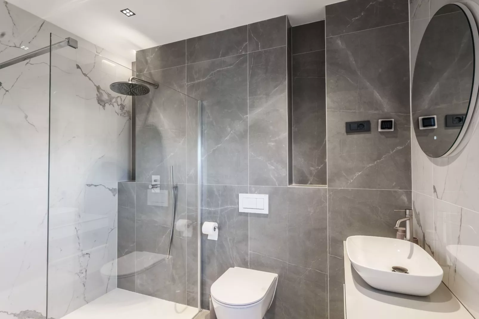 Villa Freedom - Five Bedroom House with Balcony-Badkamer