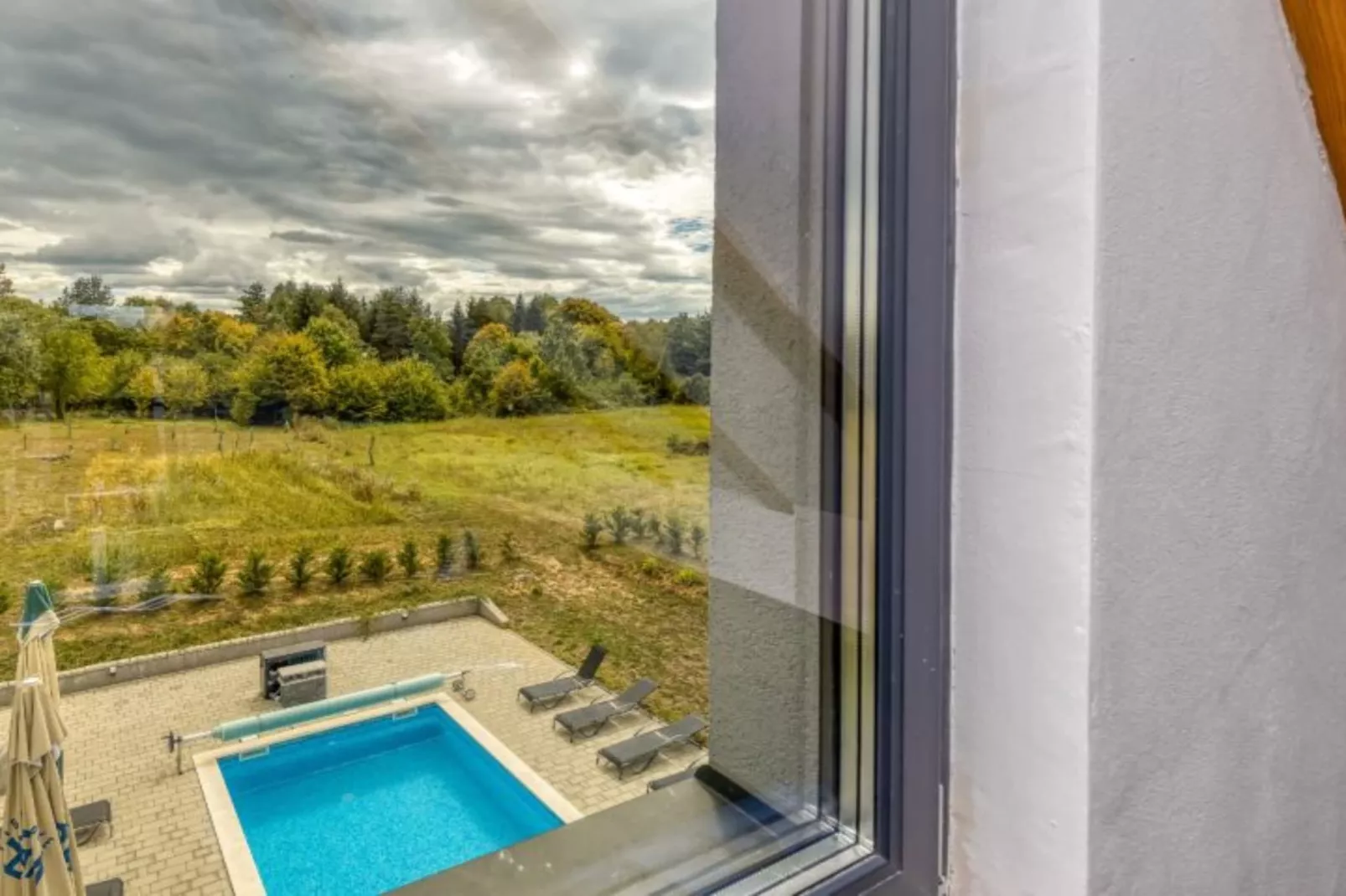 Four Bedroom Holiday House Mali Raj with Pool-Zwembad