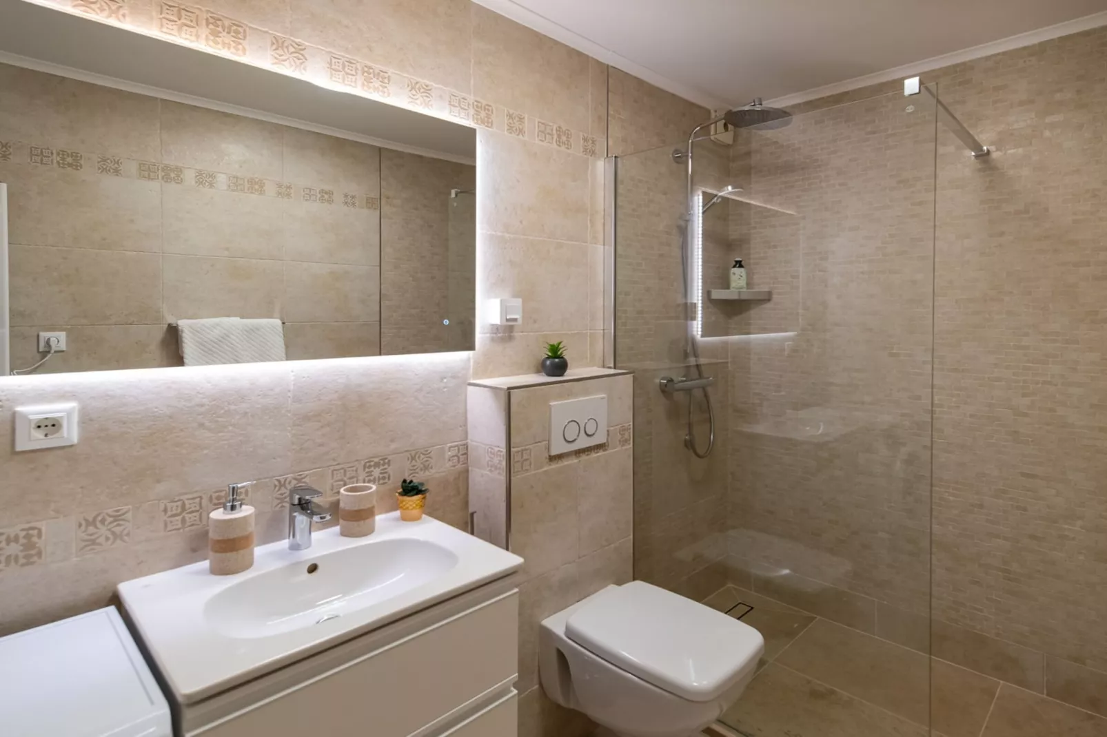 Apartments Sweet Escape - Two Bedroom Apartment with Terrace and Sea View-Badkamer