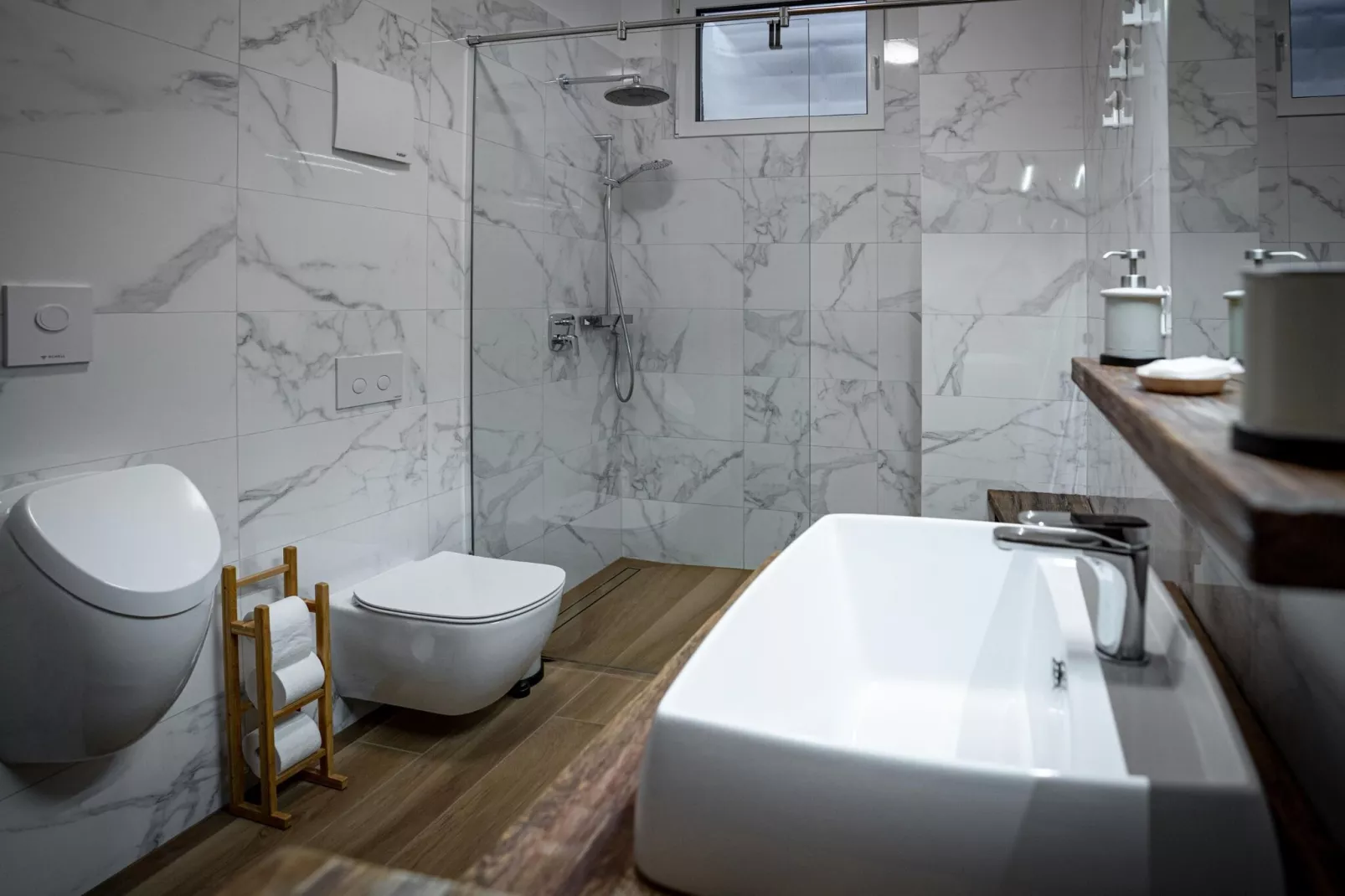 Peaceful Oasis in Nature Holiday Home with Terrace and Sauna - Three Bedroom Holiday Home with Terrace and Sauna-Badkamer