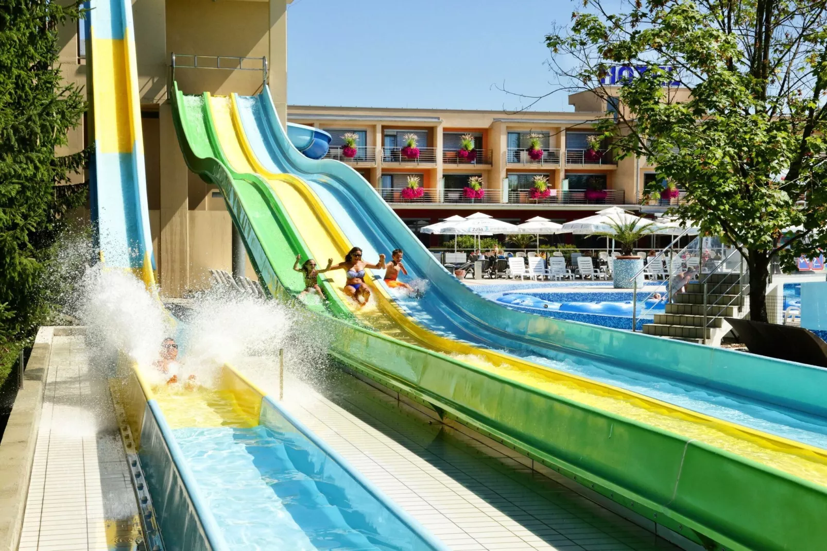 Stylish Retreat with BBQ and Modern Amenities near Terme - Three Bedroom Apartment-Zwembad