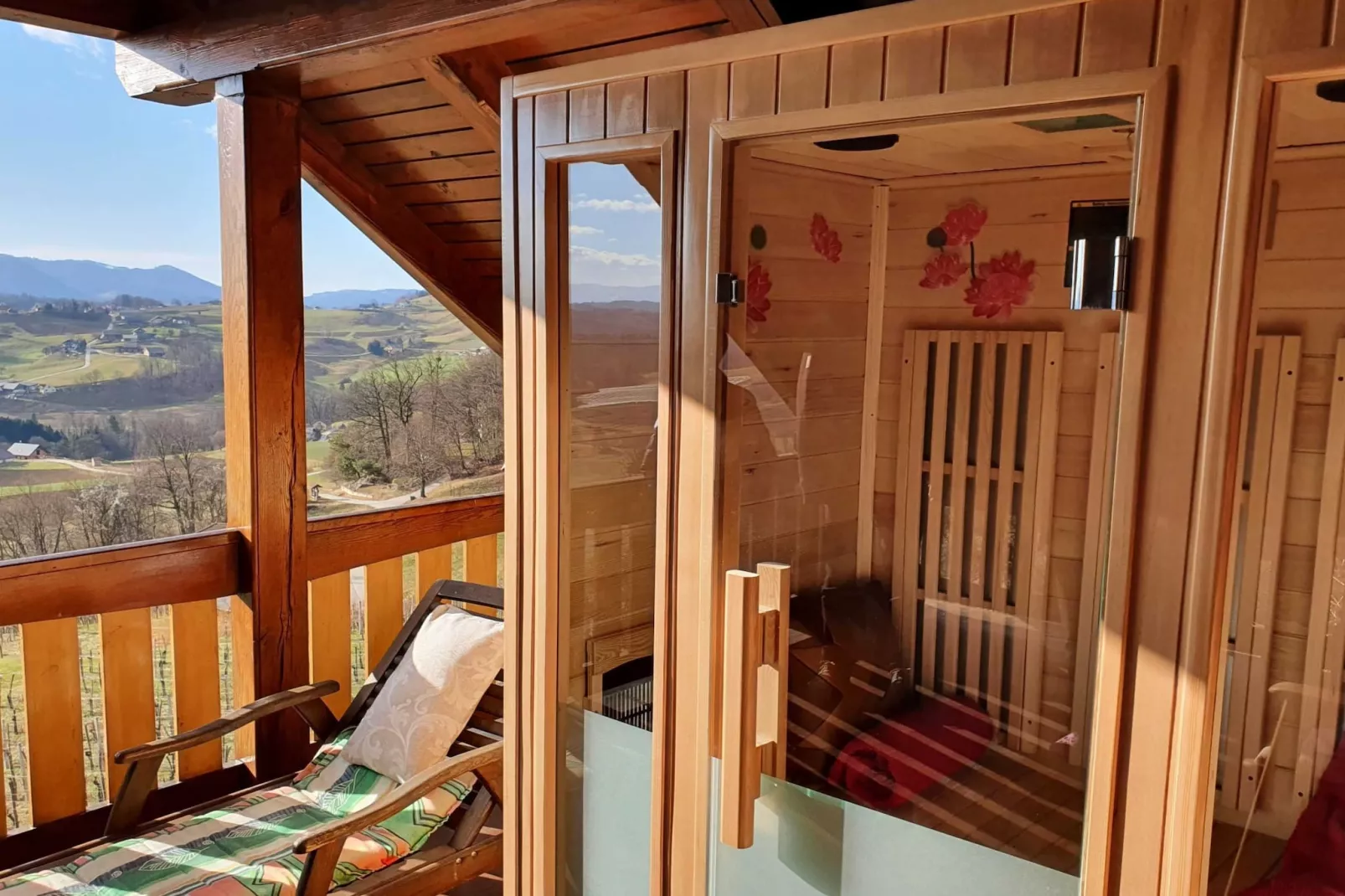 Vivid Hillside Country House with Hot-Tub and Sauna - Two Bedroom Country House-Terrasbalkon