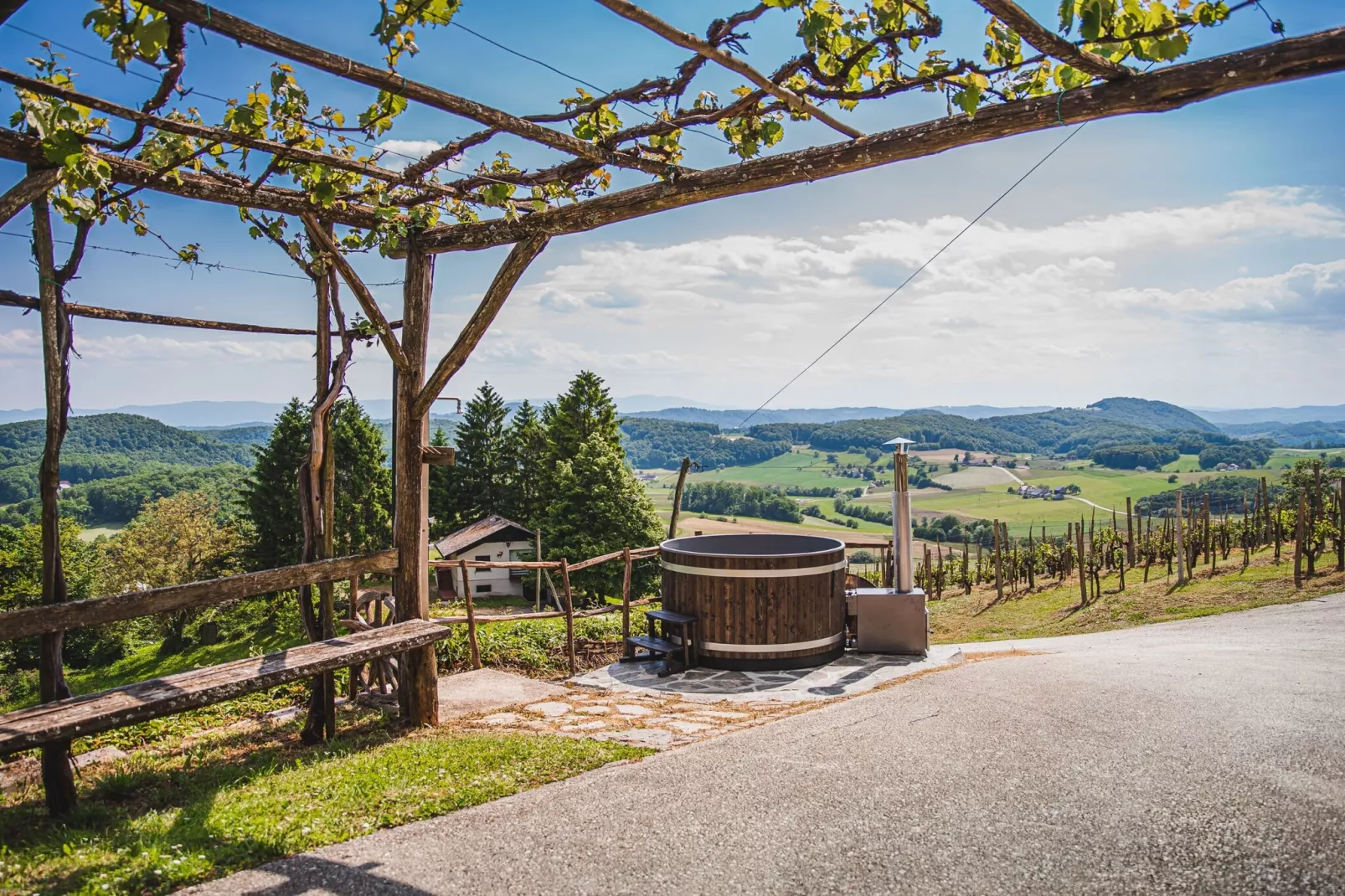 Cozy Countryside Retreat Villa with Hot-Tub - Two Bedroom Villa with Hot Tub-Buitenlucht