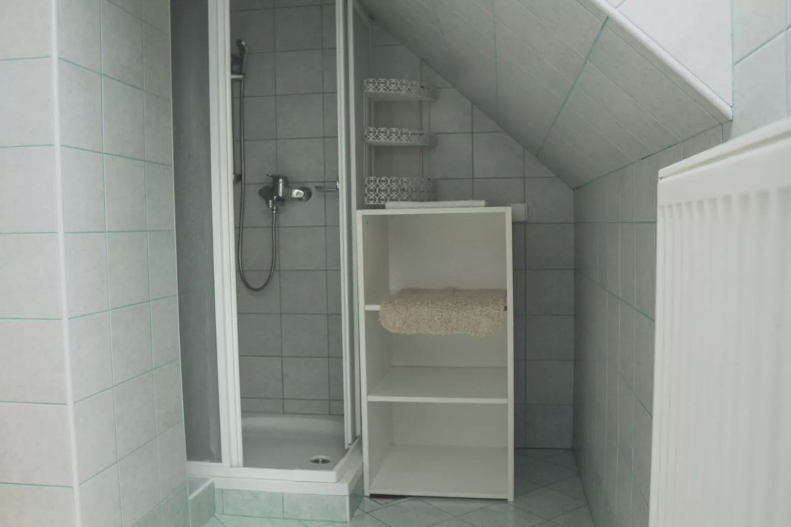 Comfortable Apartment with Mountain View - One Bedroom Apartment-Badkamer