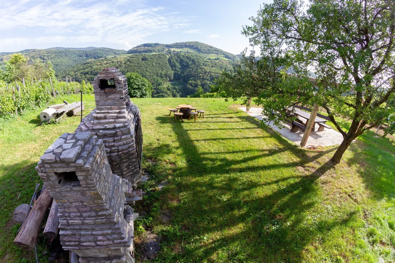 Hillside Haven Holiday Home with Sauna and Hot-Tub - One Bedroom Holiday Home with Sauna and Hot-Tub-Buitenlucht