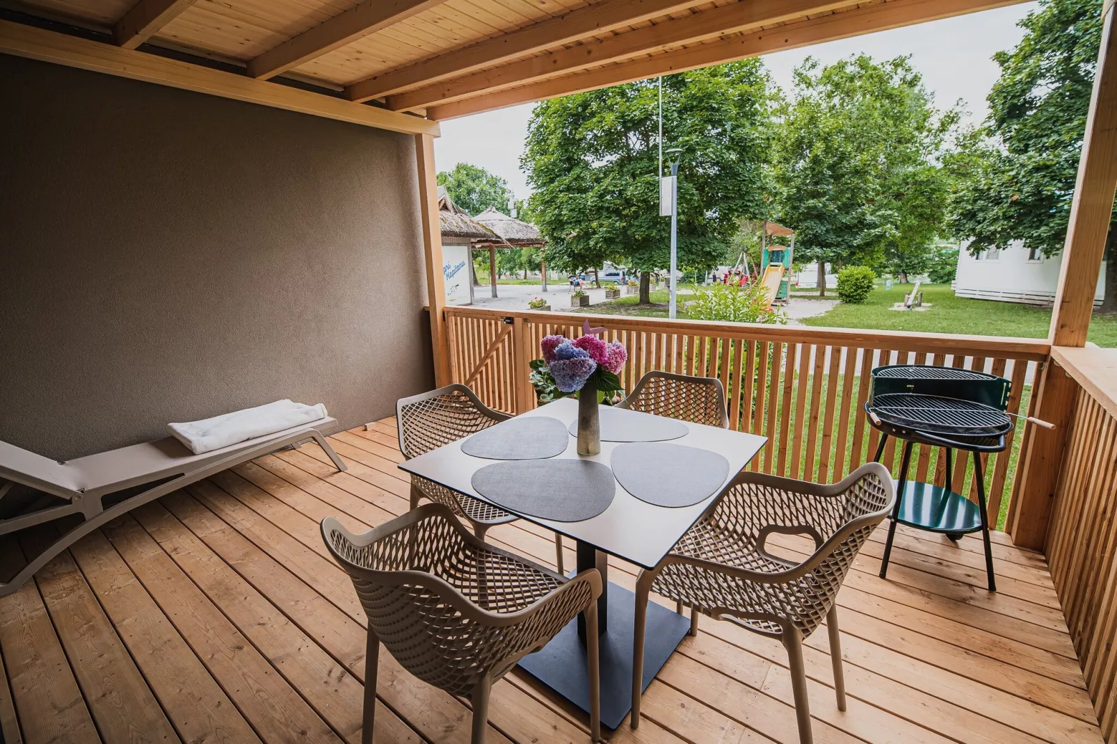 Lake Serenity Premium Mobile Homes with Thermal Riviera Tickets - Three Bedroom Mobile Home 15\/029 - Terras