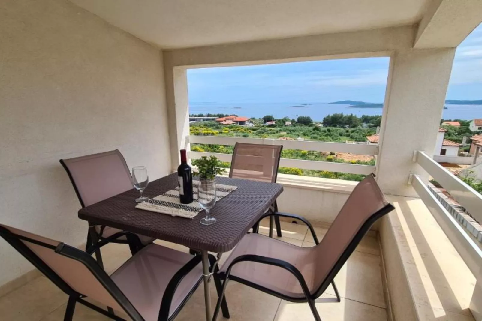 Apartment with One Bathroom-Terrasbalkon