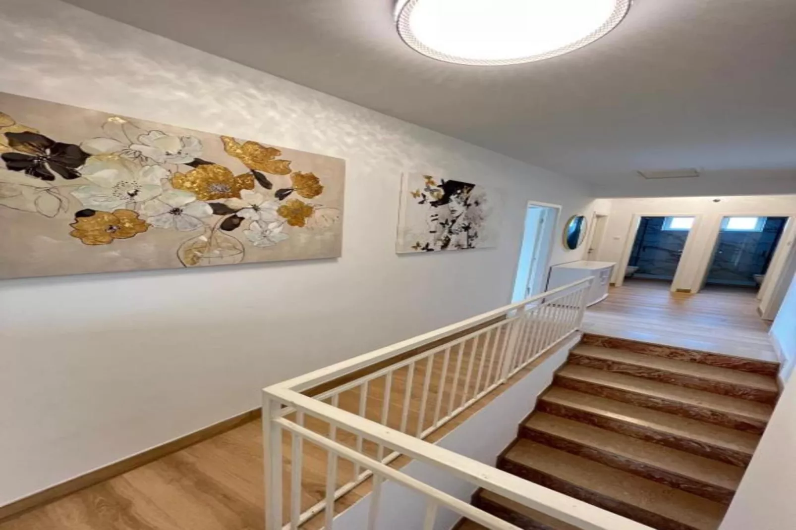 Four-Bedroom Apartment With Sea View-Binnen