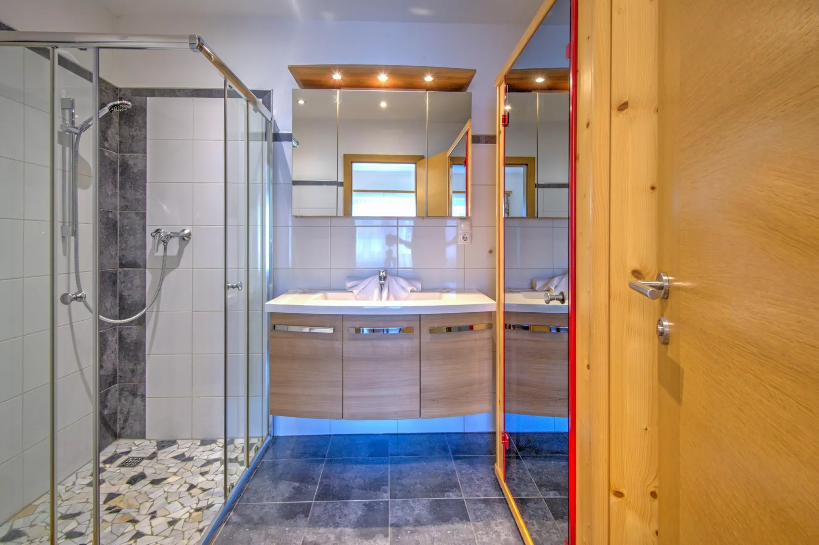 Vicky Apartment Top 3-Badkamer