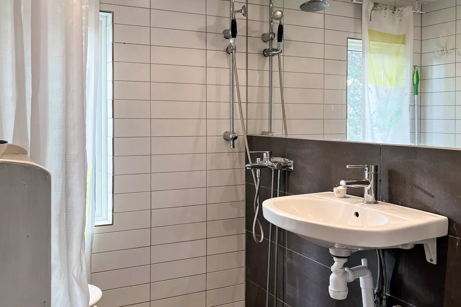 Rustig eilandhuis vlakbij de zee-Binnen