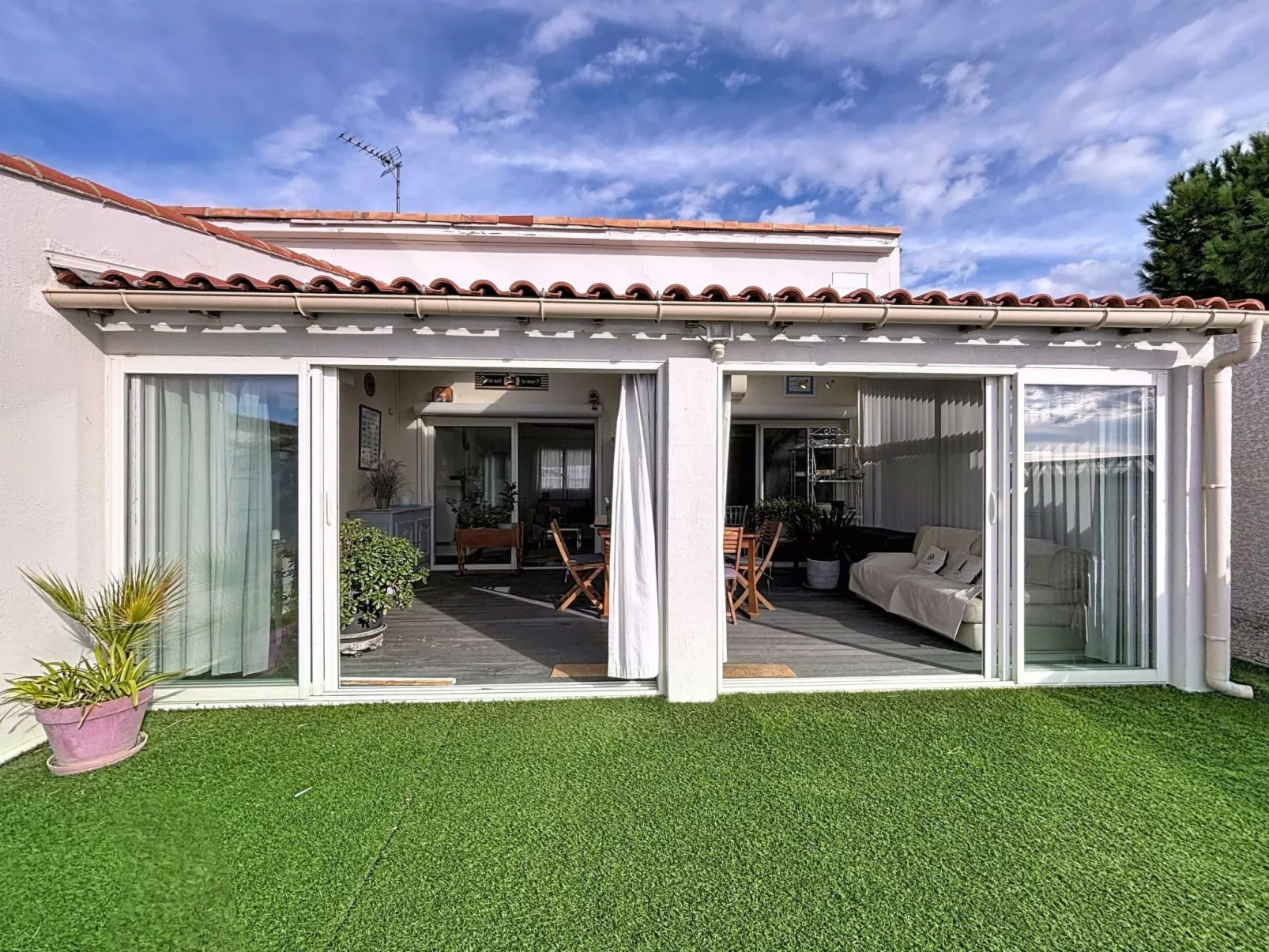 Les cabanes de Pérols-Binnen