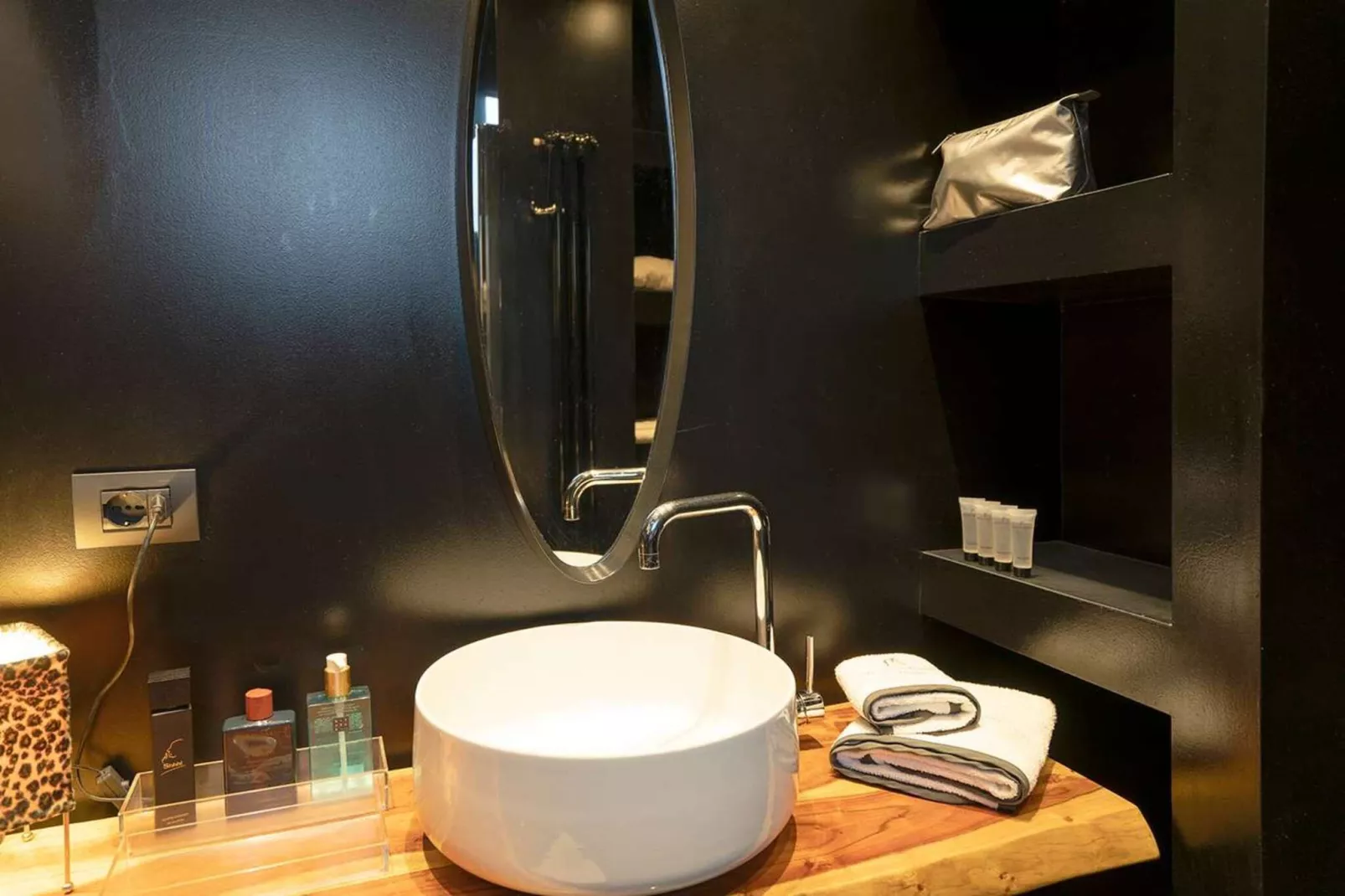 MI Casati 24-Badkamer