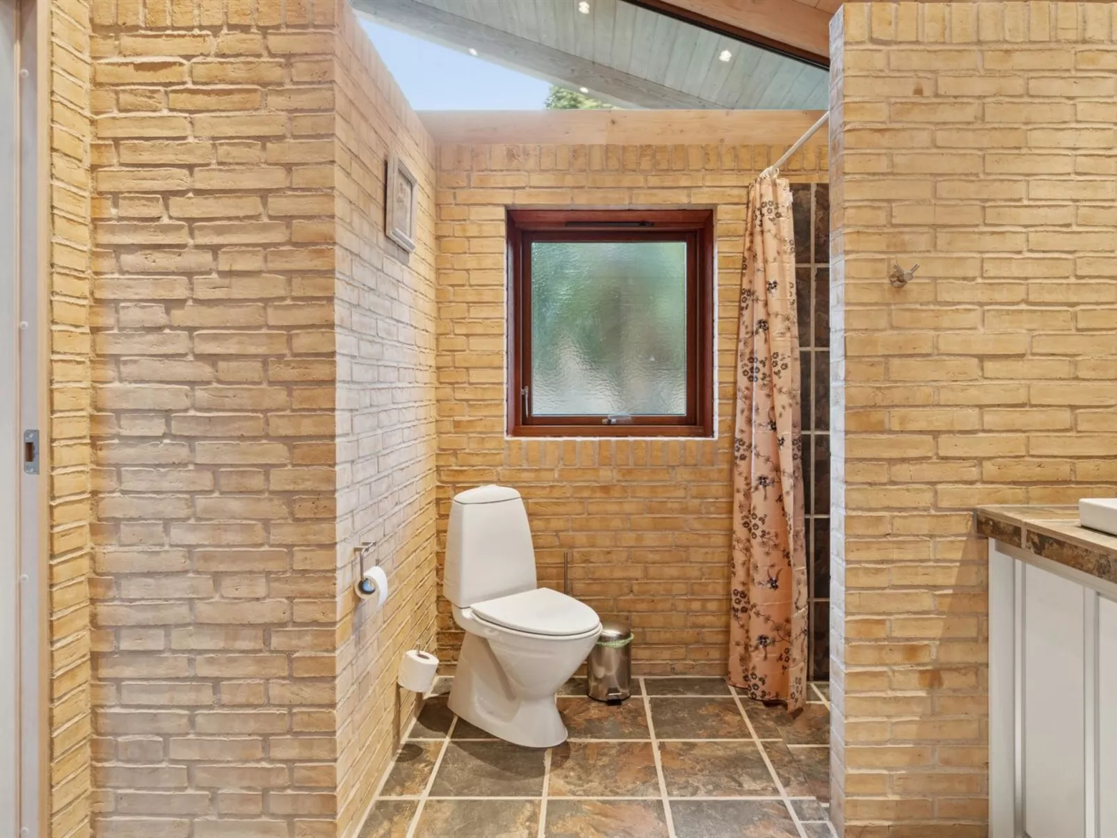 "Jorid" -  from the sea-Binnen