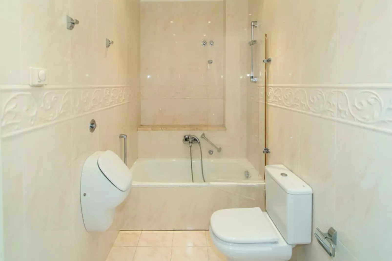 Maison à Roses-Niet-getagd