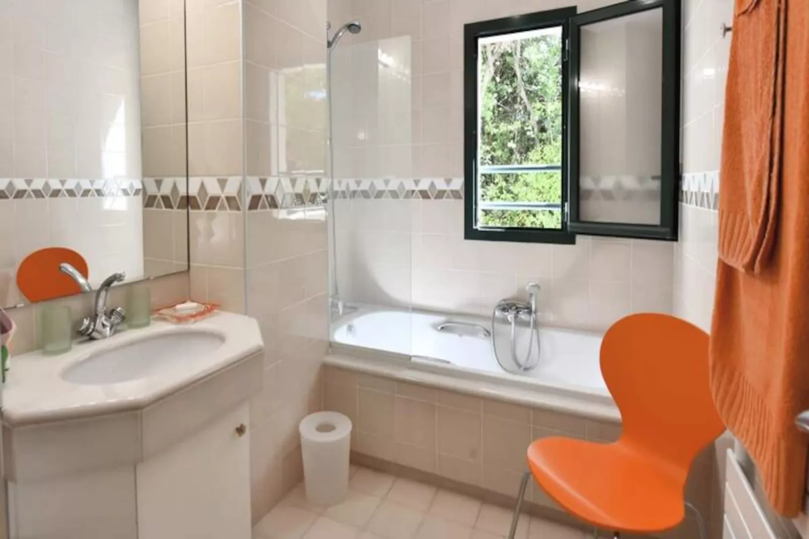 Résidence 4p Avec Grande Terrasse Et Piscine-Niet-getagd