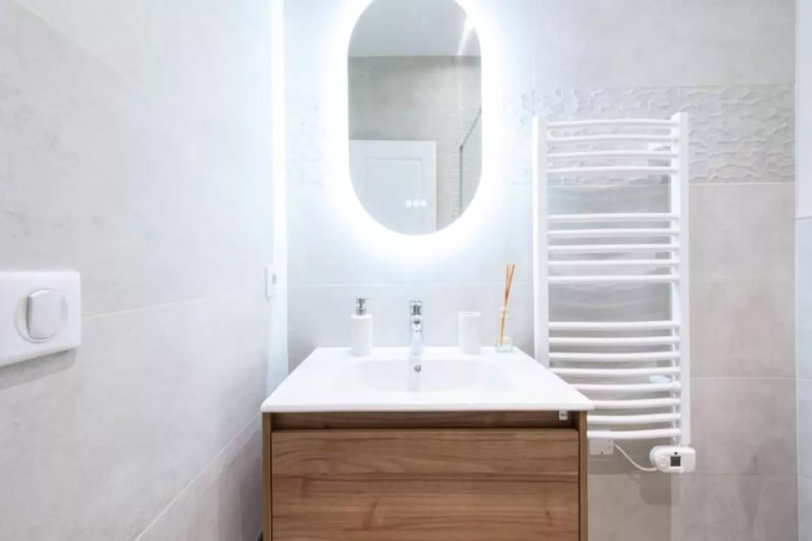 Résidence 3p Avec Balcons, 3min Du Palais Des Congr&egrave;s-Niet-getagd