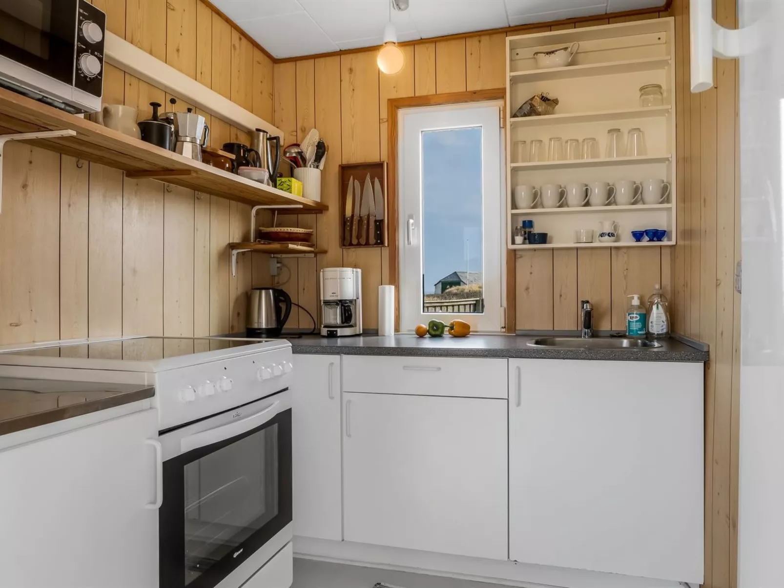 "Holger" - 50m from the sea-Binnen