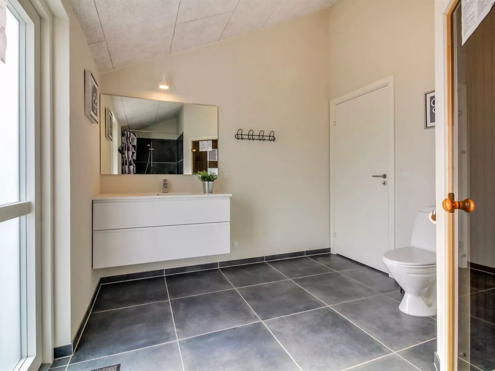 "Yakari" - 300m from the sea-Binnen