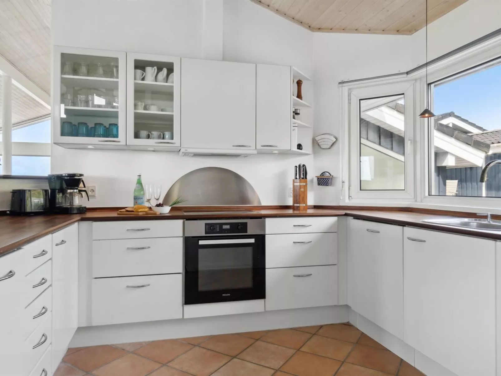 "Alyssa" - 300m from the sea-Binnen