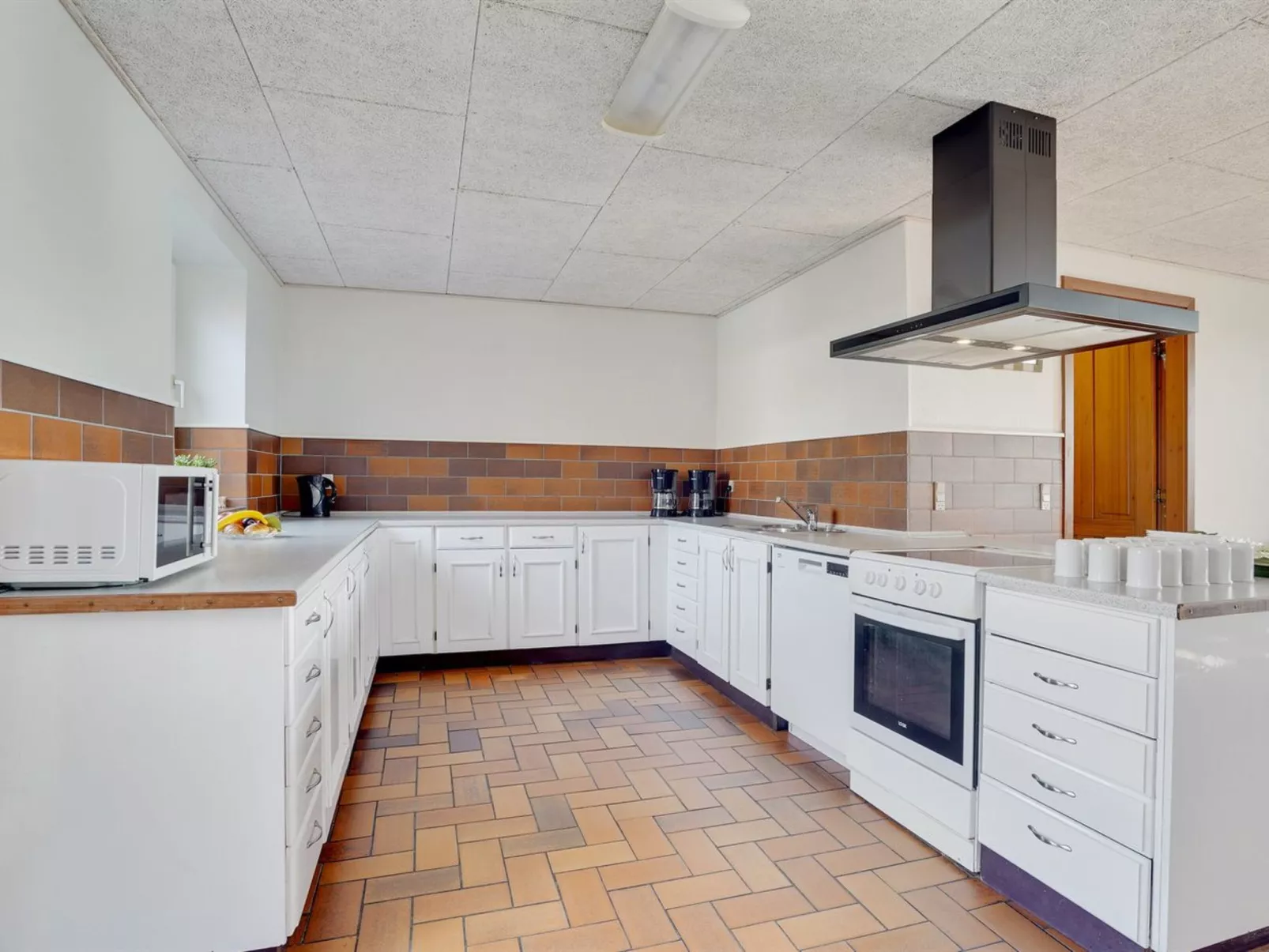 "Rahild" - 2km to the fjord-Binnen