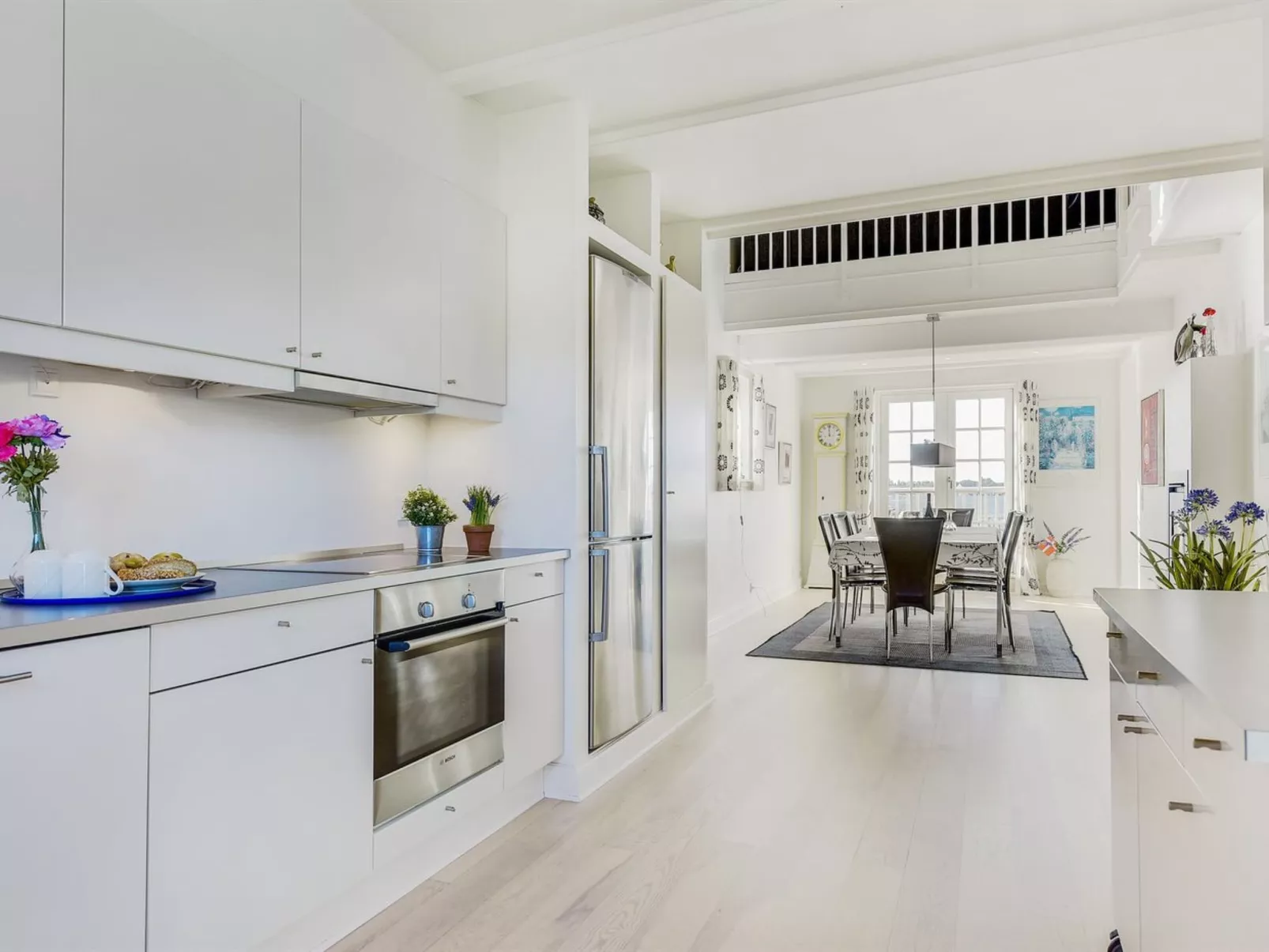 "Joar" - 5m to the fjord-Binnen