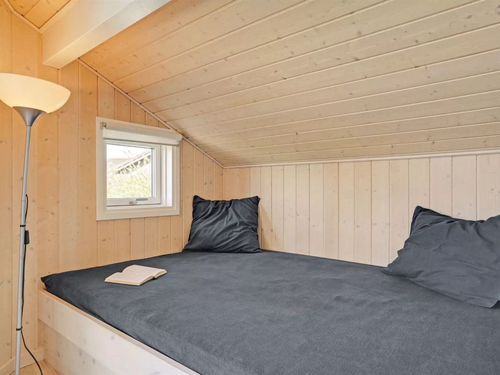 "Brynjolf" - 350m to the fjord-Binnen