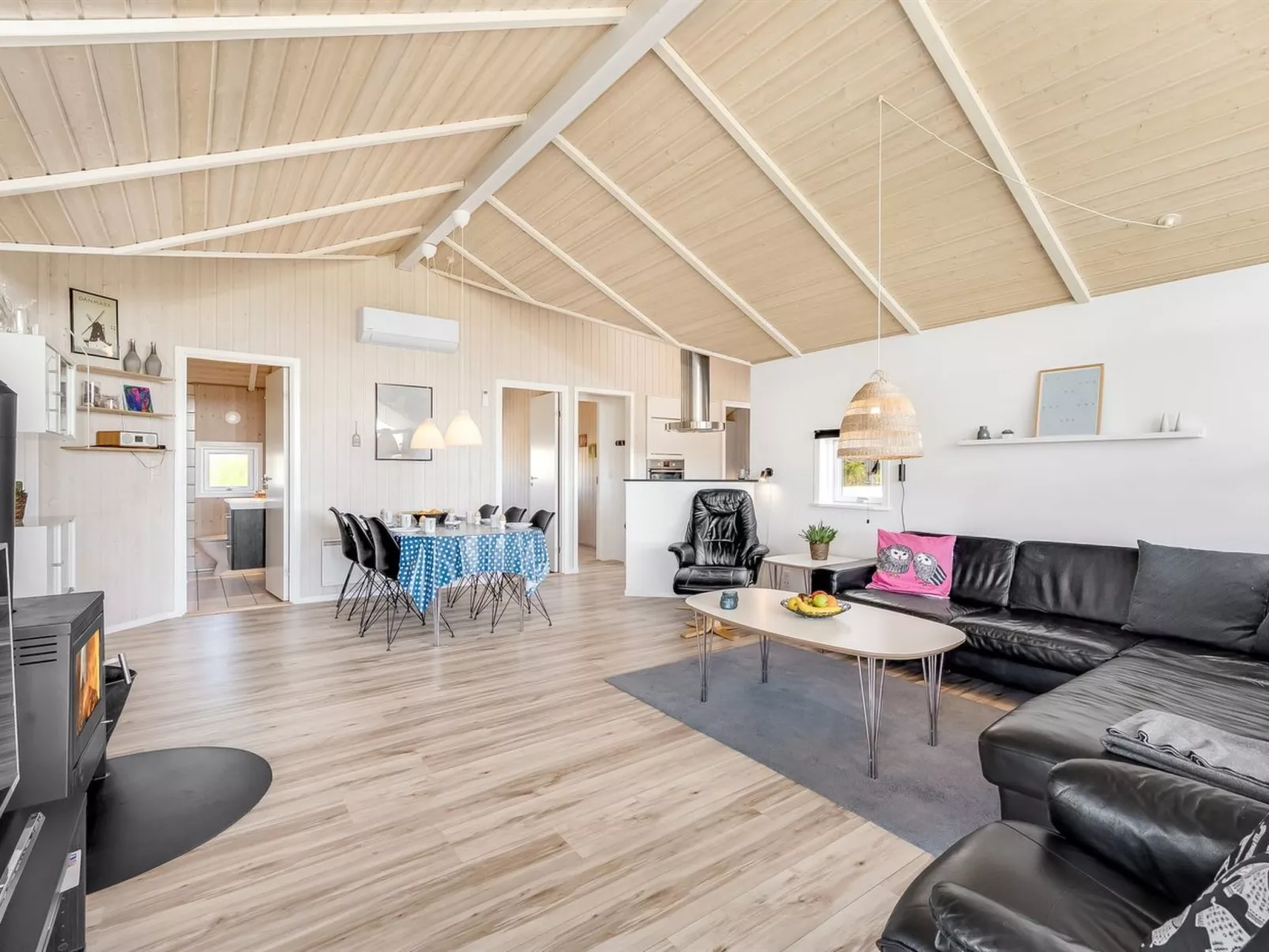 "Sylta" -  from the sea-Binnen