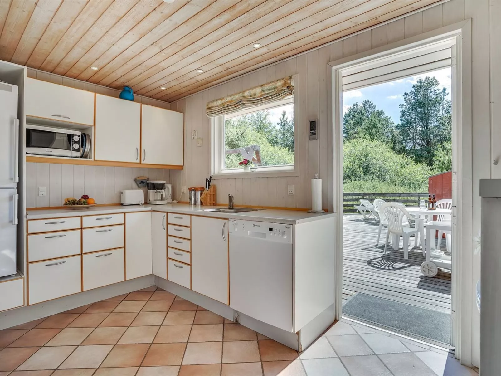 "Reidar" - 1km from the sea-Binnen