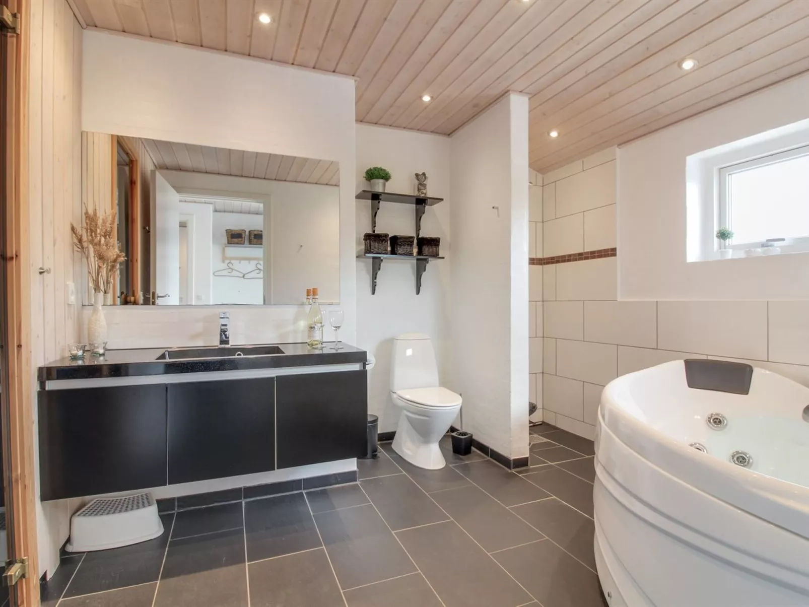 "Mayke" - 900m from the sea-Binnen