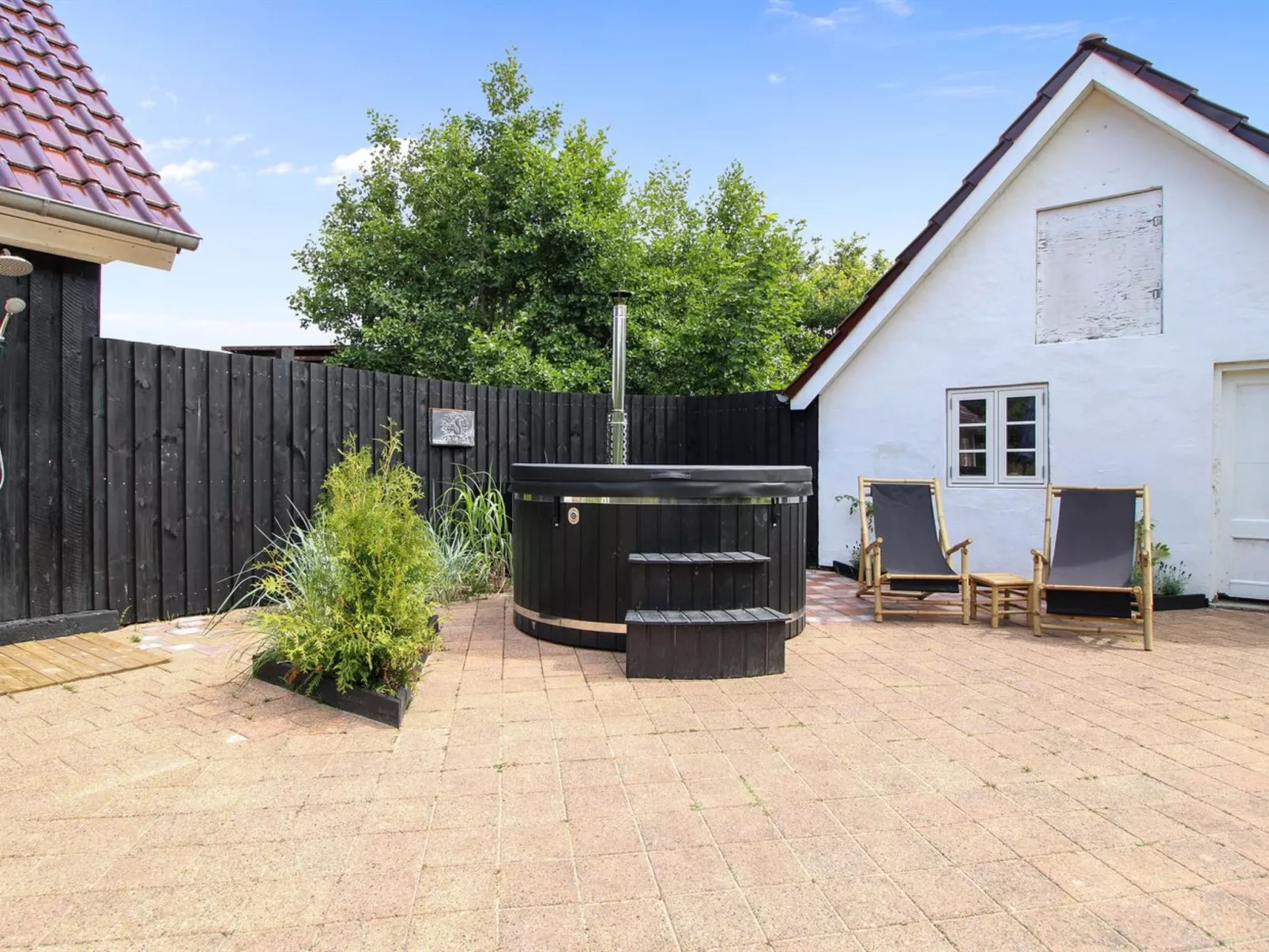 "Malene" - 700m to the fjord-Buiten