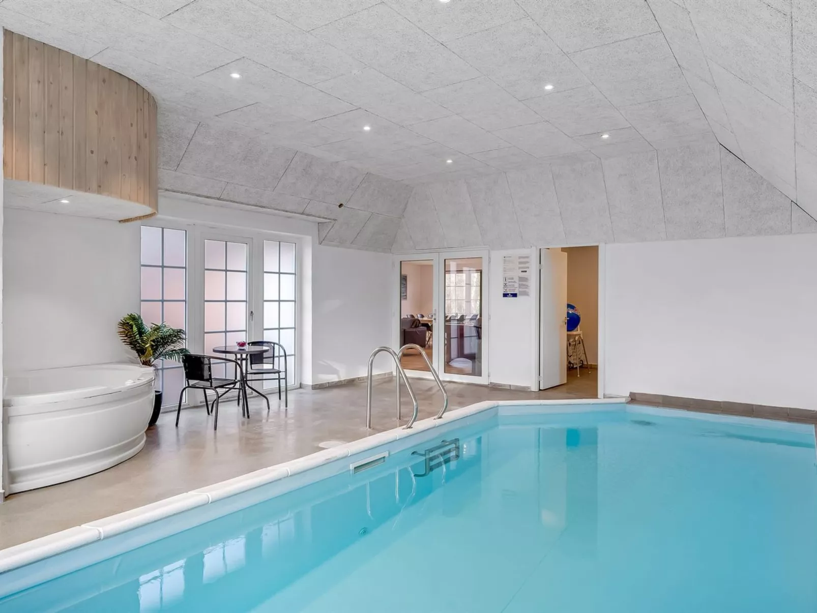 "Thana" - 1.4km from the sea-Buiten