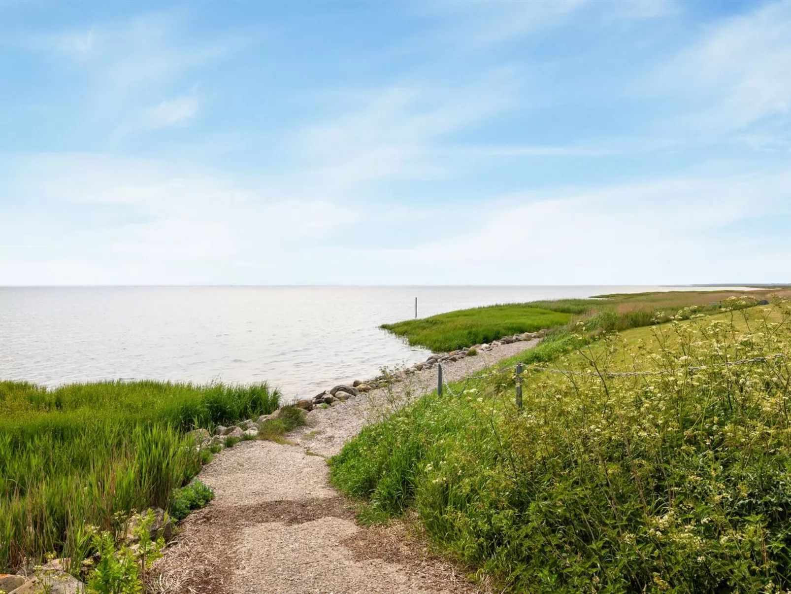 "Roope" - 50m from the sea-Buiten