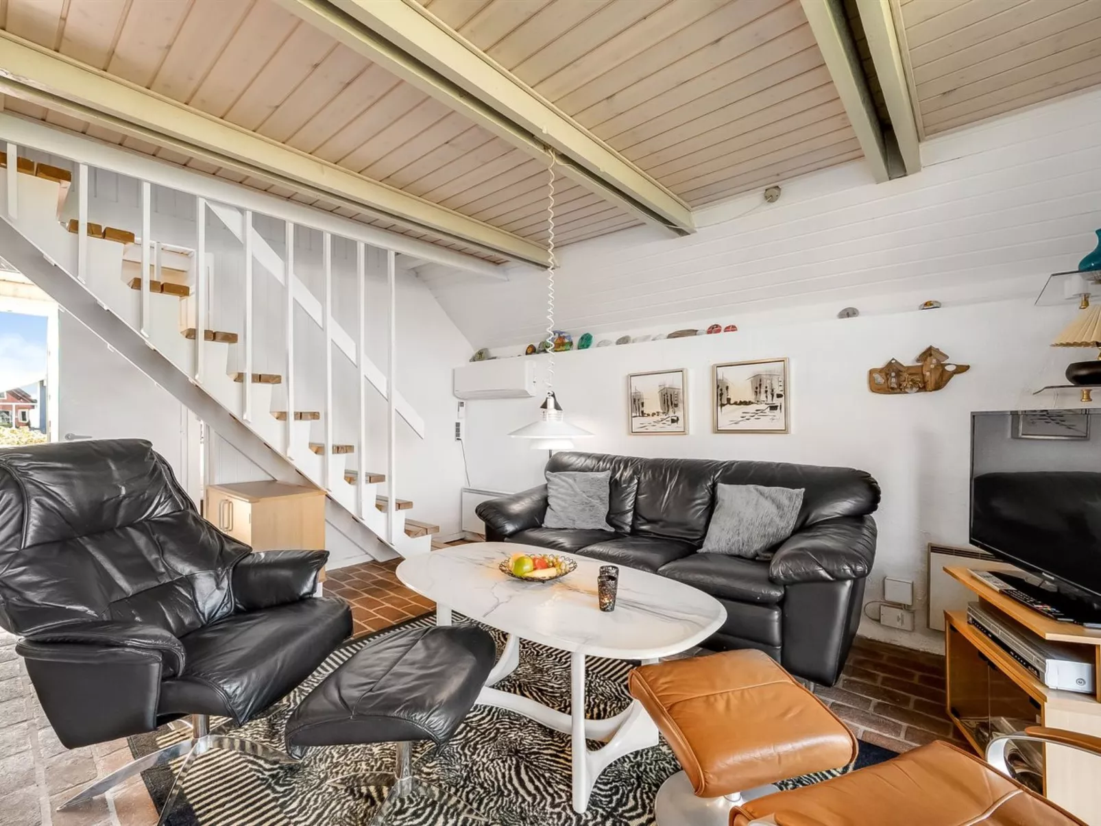 "Iines" - 200m from the sea-Binnen