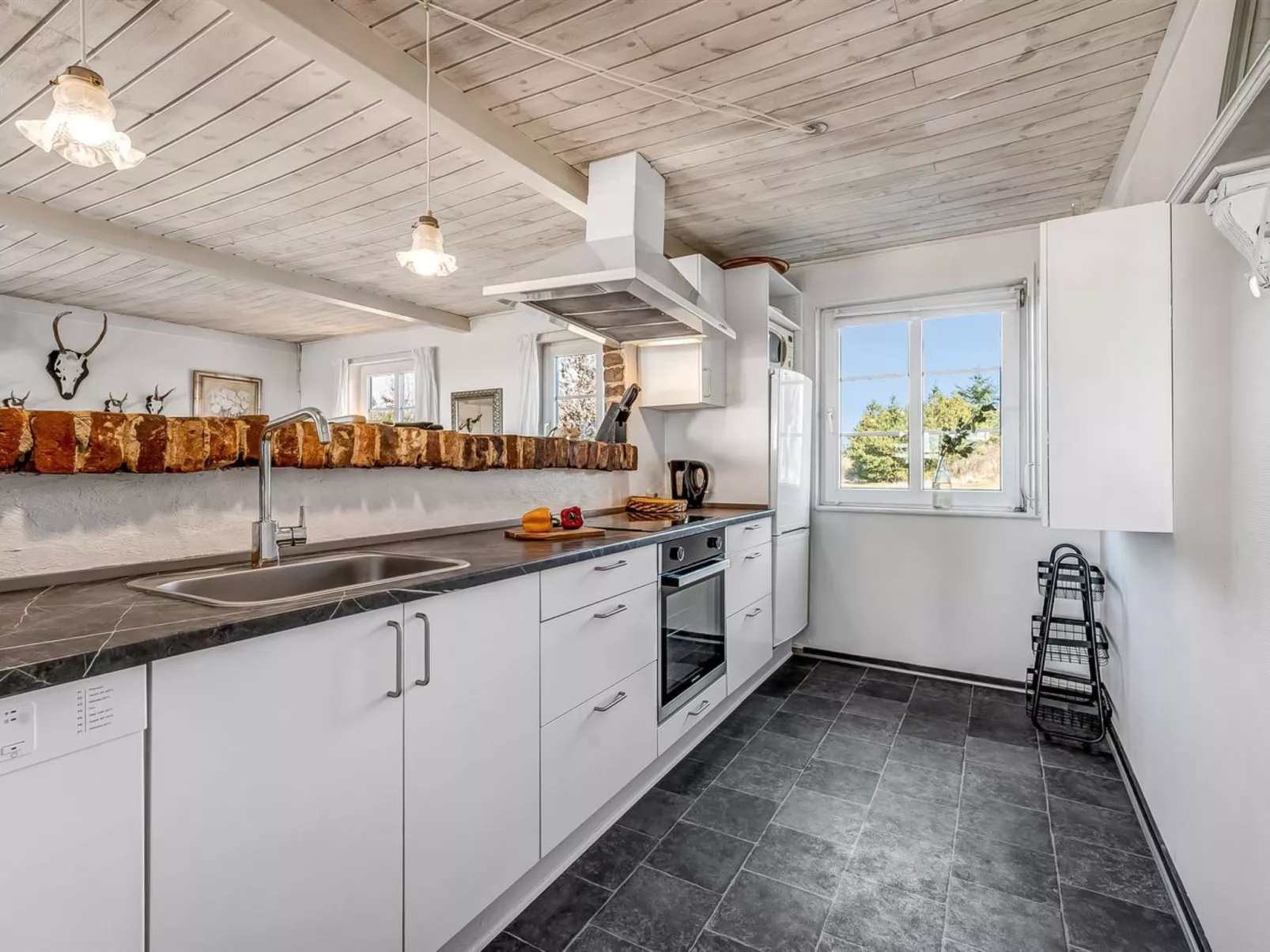 "Bjart" - 50m to the fjord-Binnen