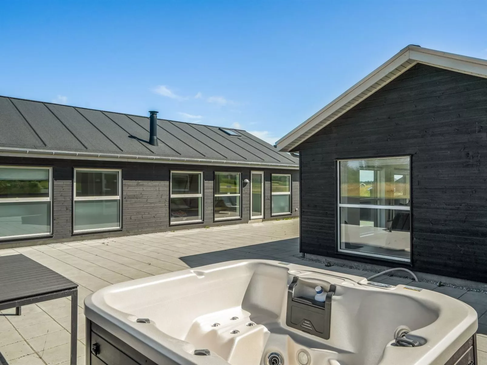 "Tatiane" - 1.5km from the sea-Buiten