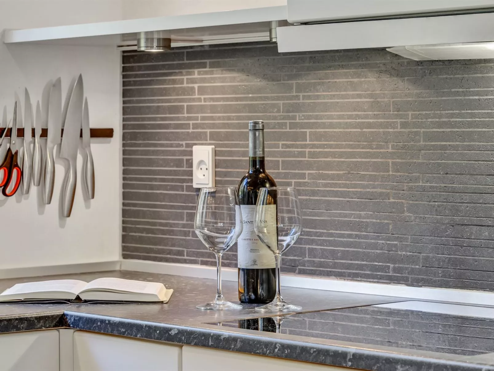 "Tali" - 700m from the sea-Binnen