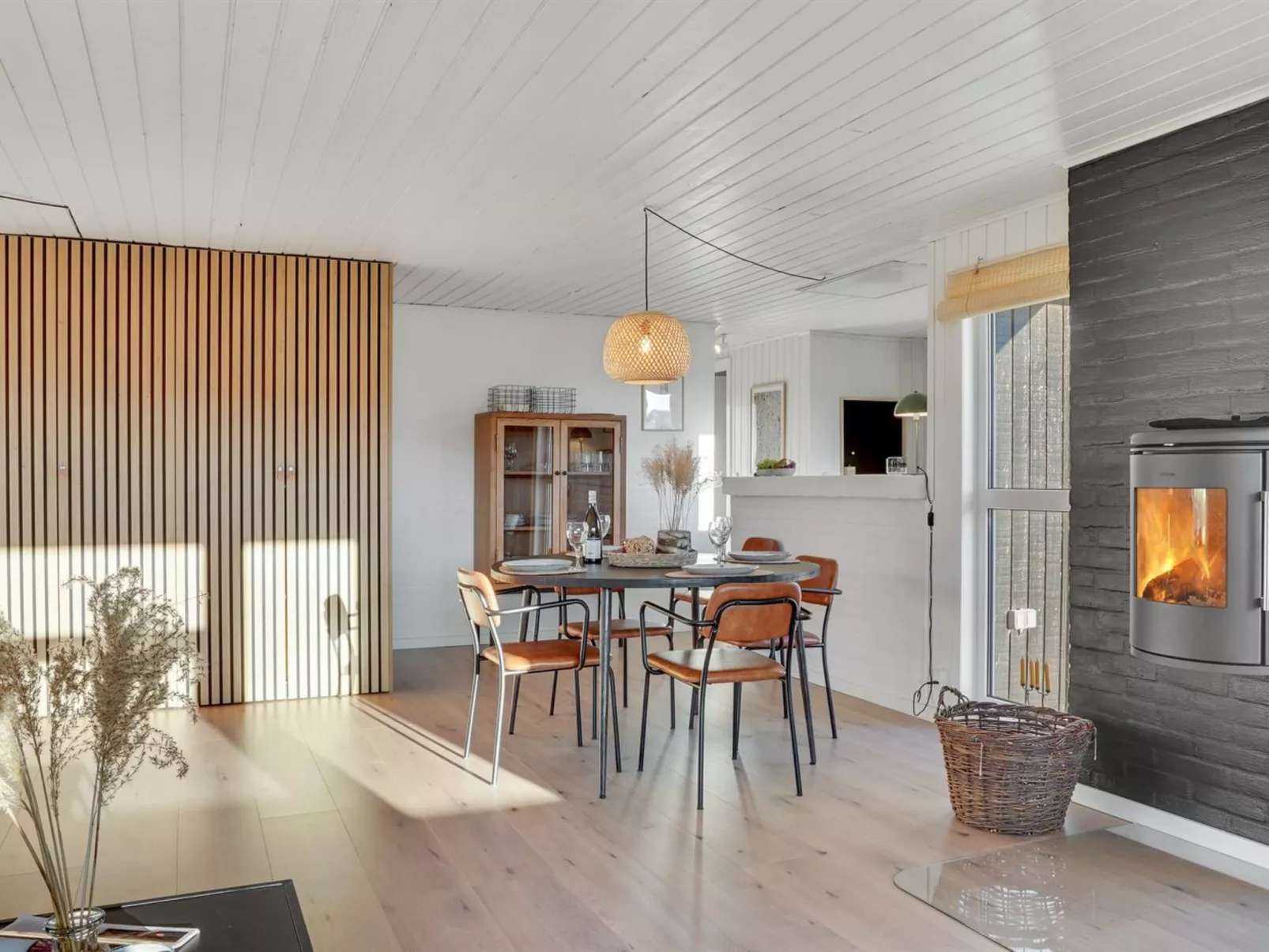 "Assa" -  from the sea-Binnen