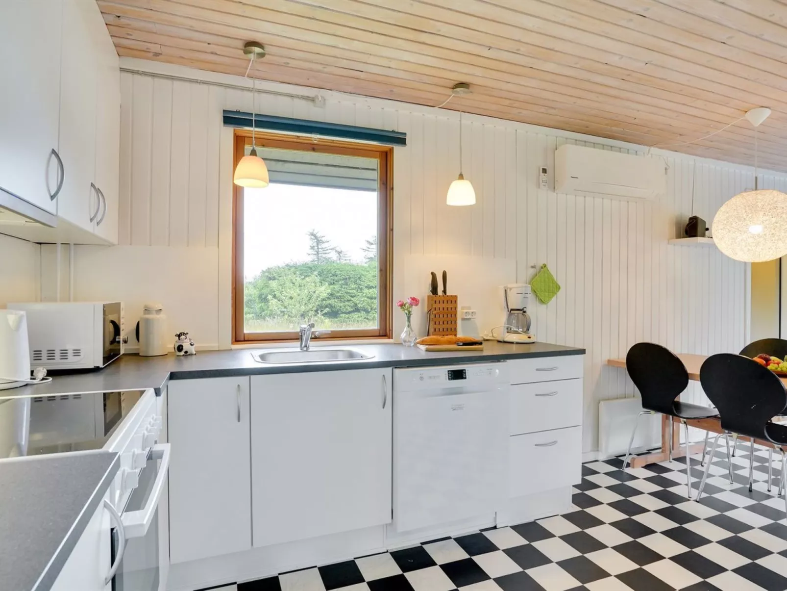 "Soraya" - 700m to the fjord-Binnen