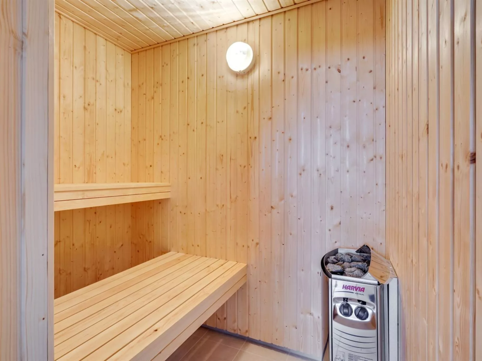 "Jorn" - 75m from the sea-Binnen