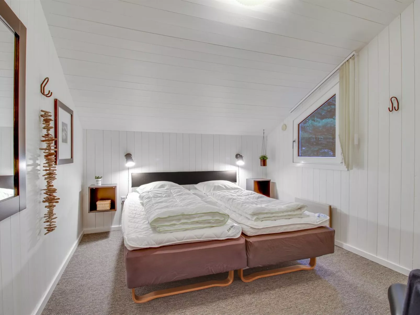 "Jensen" - 700m to the fjord-Binnen