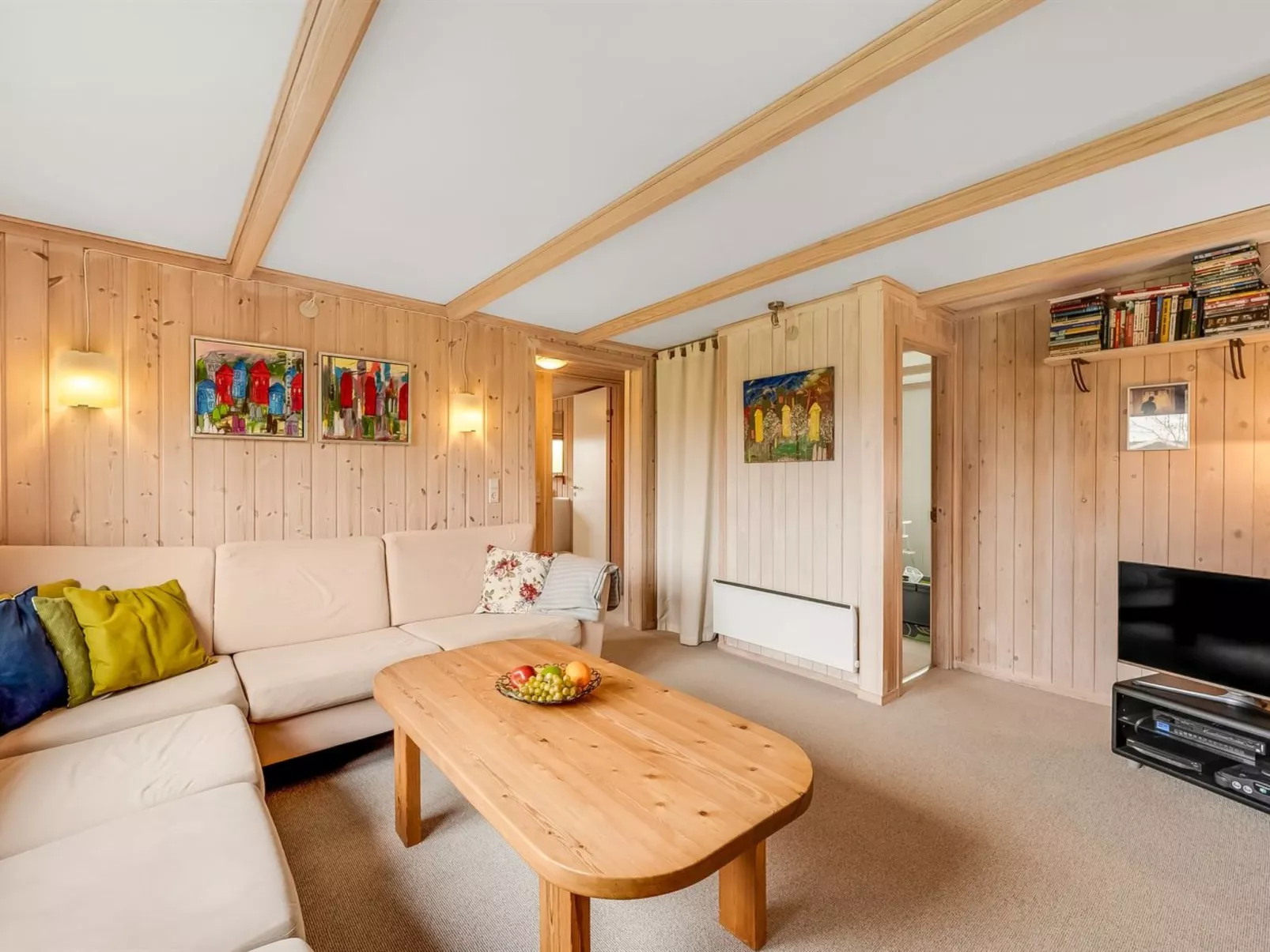 "Scarlet" - 400m to the fjord-Binnen