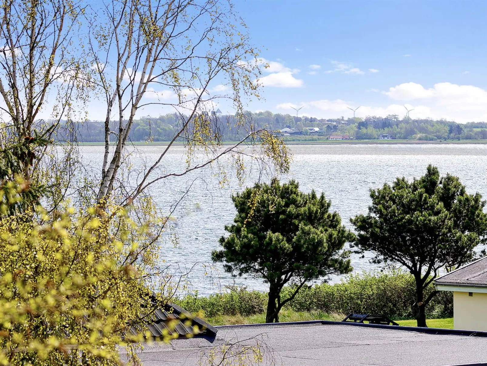 "Mirja" - 50m to the fjord-Buiten