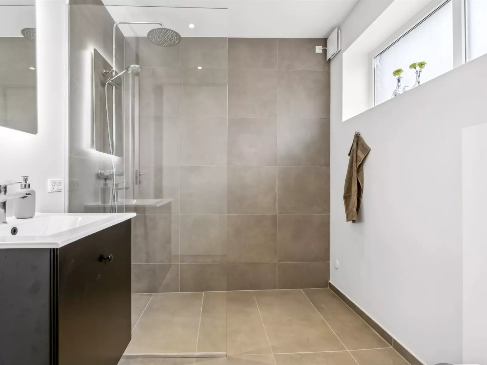 "Ajvi" - 900m from the sea-Binnen