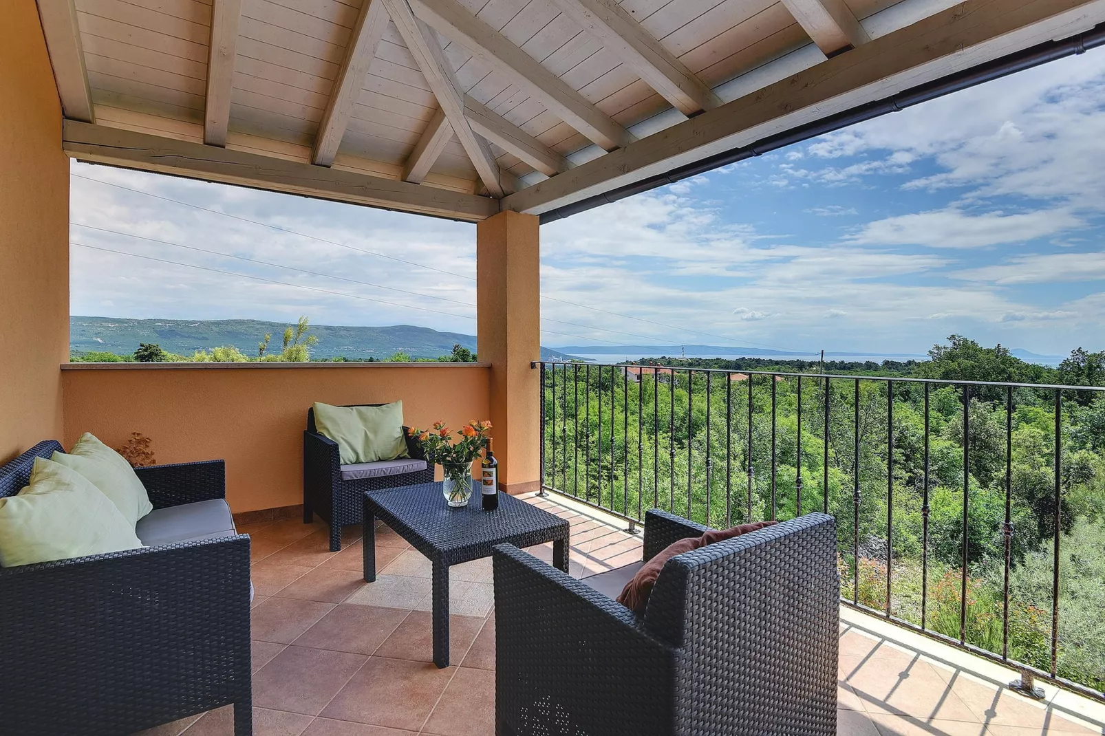 Villa Ari-Terrasbalkon