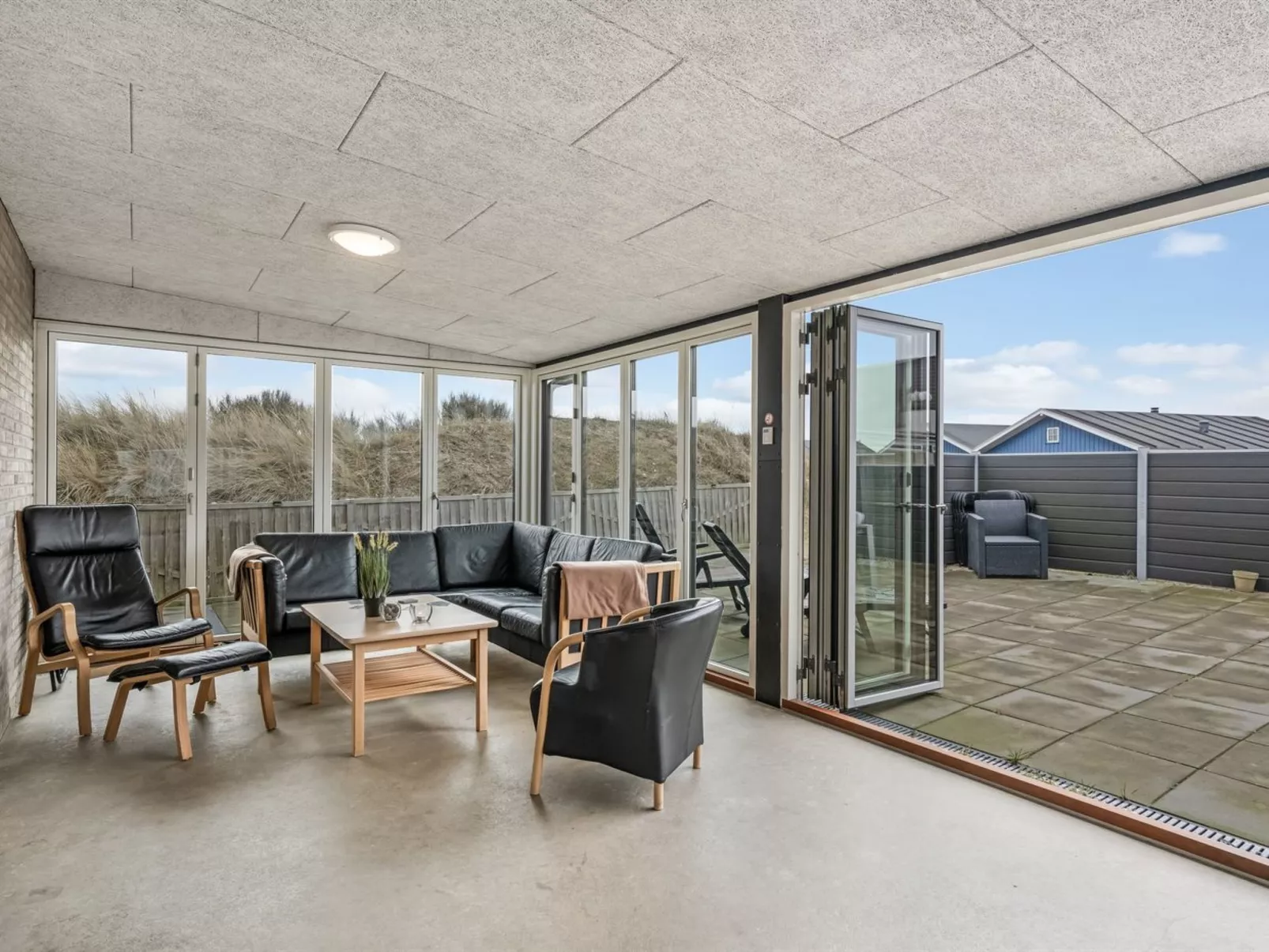 "Clarabelle" - 1.2km from the sea-Binnen