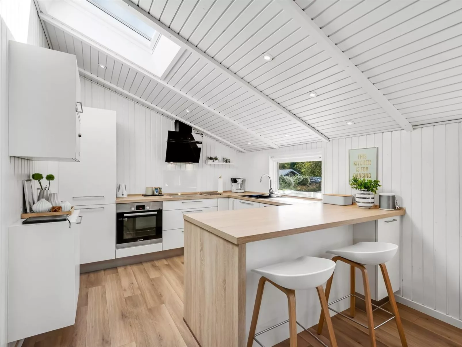 "Eirik" - 2.5km from the sea-Binnen