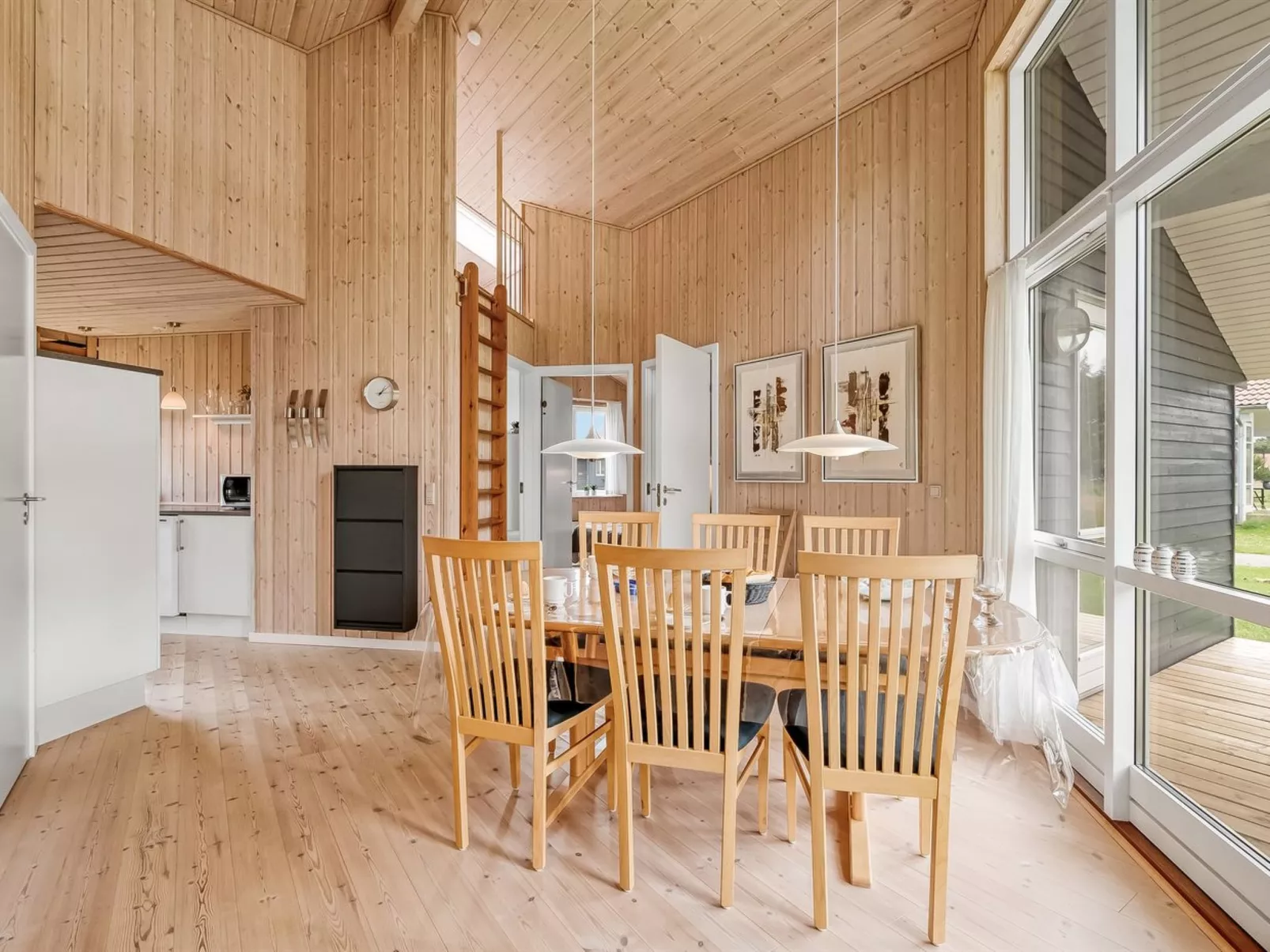 "Aurelie" -  from the sea-Binnen