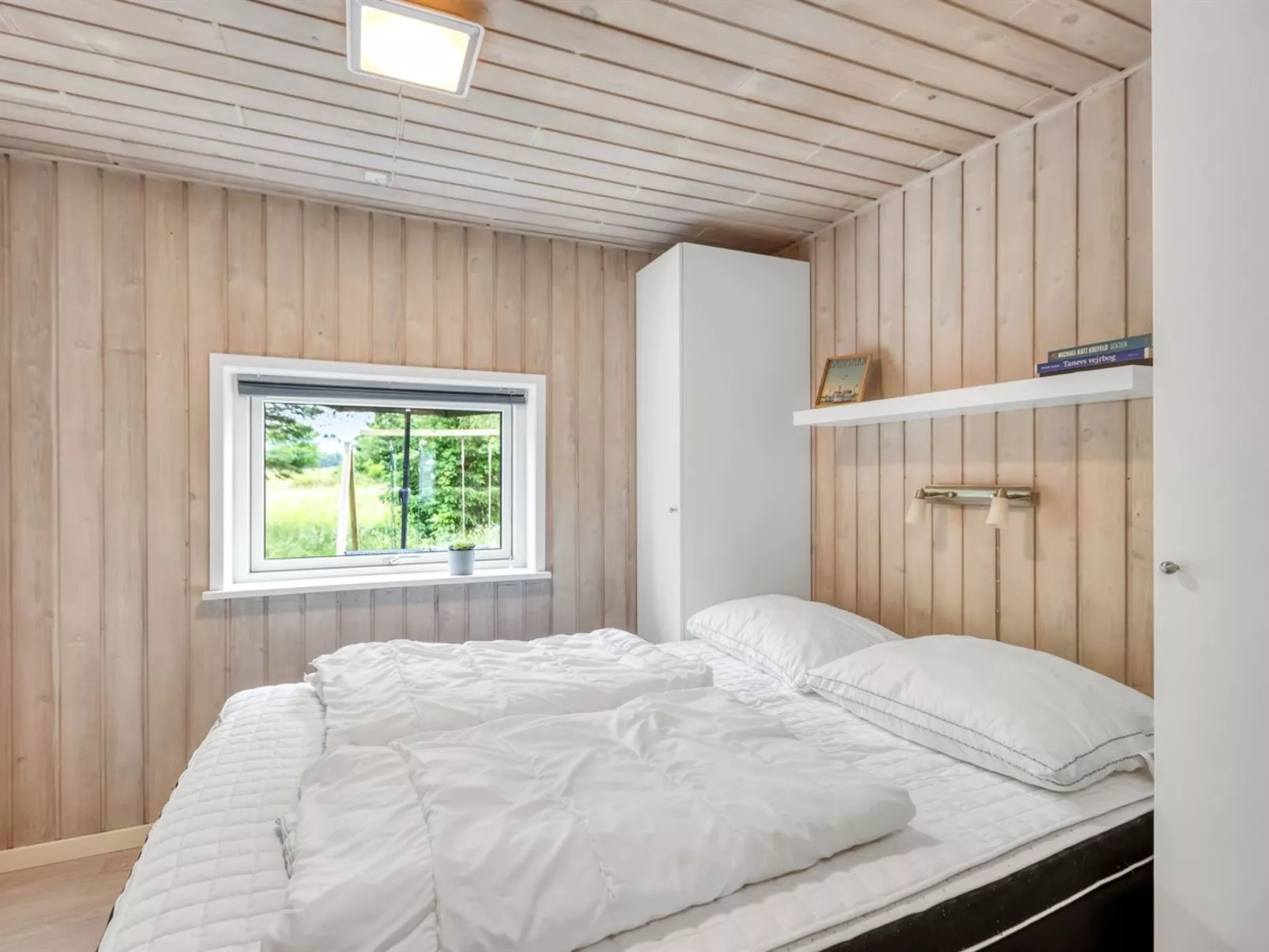 "Yngve" - 1.2km from the sea-Binnen