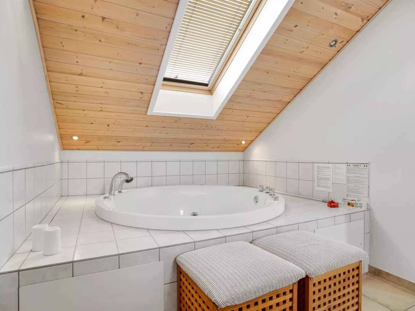 "Gudlaug" - 1km from the sea-Binnen